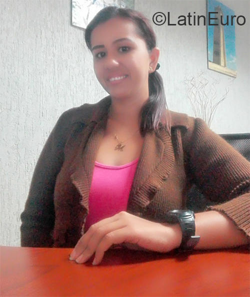 Date this pretty Venezuela girl Alejandra from Caracas VE3493