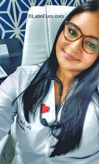 Date this voluptuous Dominican Republic girl Lissette from Santo Domingo DO38785