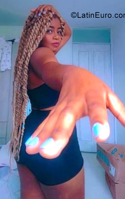 Date this sultry Colombia girl Darl from Cali CO28688