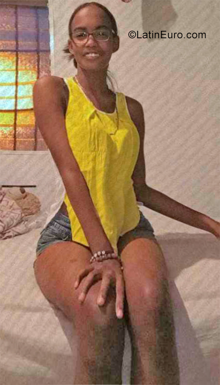 Date this stunning Dominican Republic girl Sanyeiry from Santo Domingo DO38936