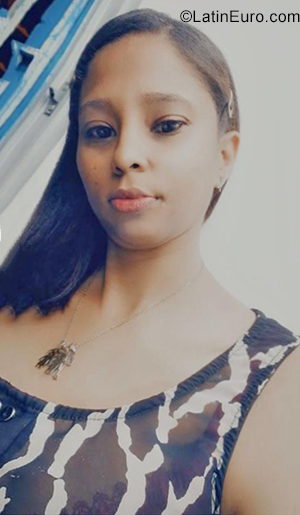 Date this hot Dominican Republic girl Anyuli from Santo Domingo DO38978