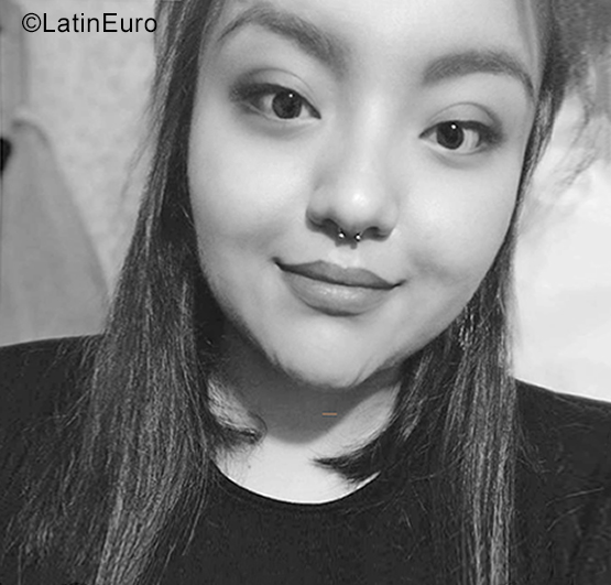 Date this voluptuous Bolivia girl Fiorela from La Paz BO95