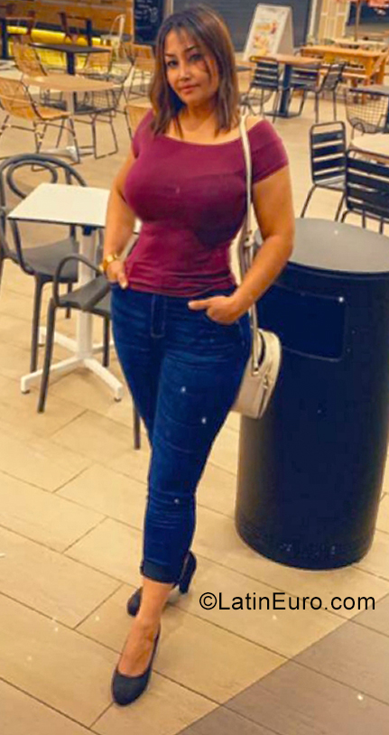 Date this happy Spain girl Luz from Madrid ES576