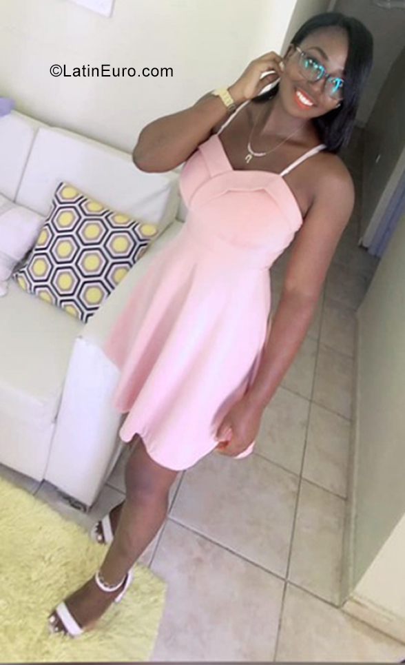 Date this hard body Dominican Republic girl Maria estela from La Vega DO39160