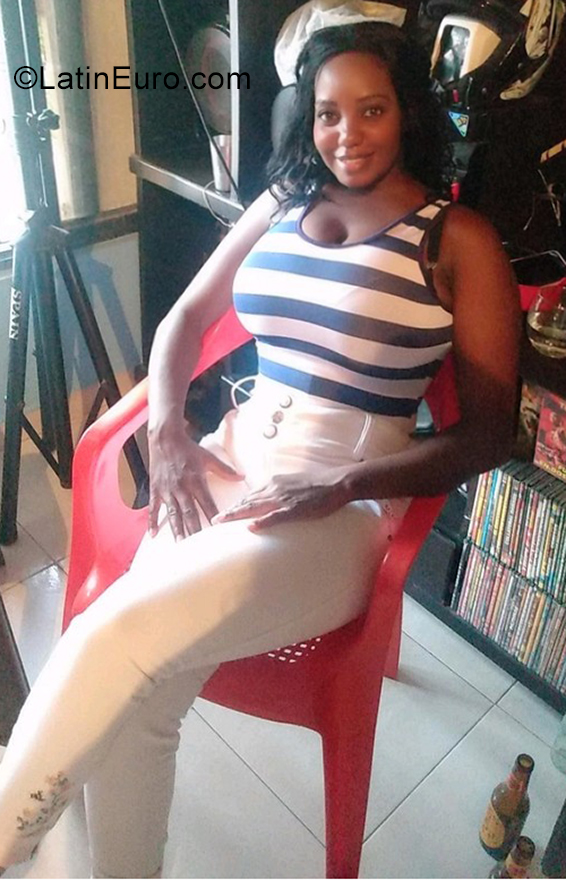 Date this nice looking Colombia girl Fernanda from Cali CO29942