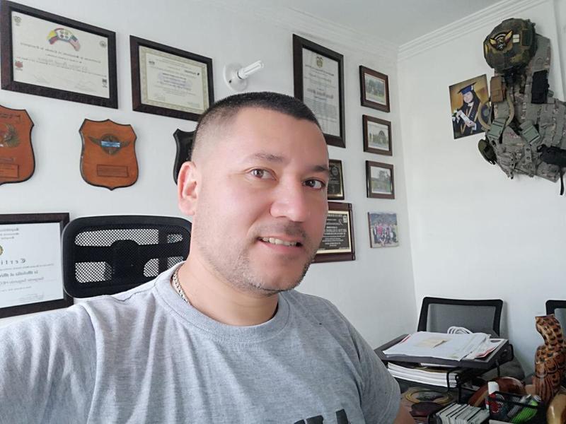 Date this fun United States man Bernal from Aspen UM80