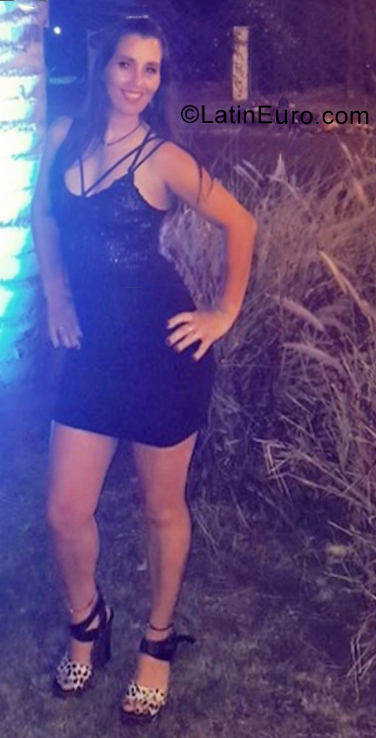 Date this happy Argentina girl Cintia from Berazategui AR642