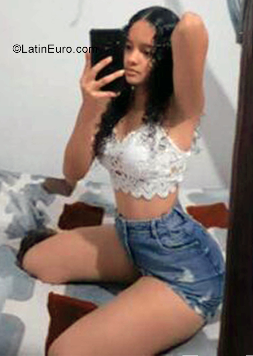 Date this pretty Colombia girl Valeria from Bogota CO29254
