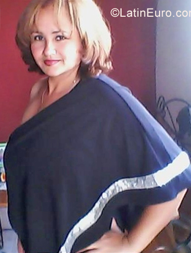 Date this nice looking Venezuela girl Aida from Maracaibo VE3703