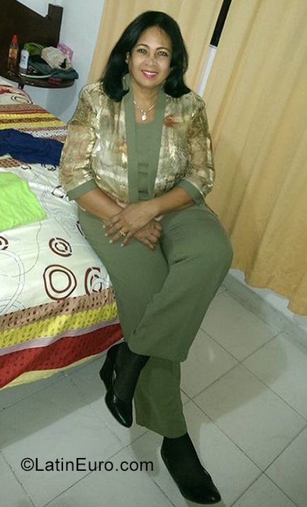 Date this tall Dominican Republic girl Juana from La Vega DO39263