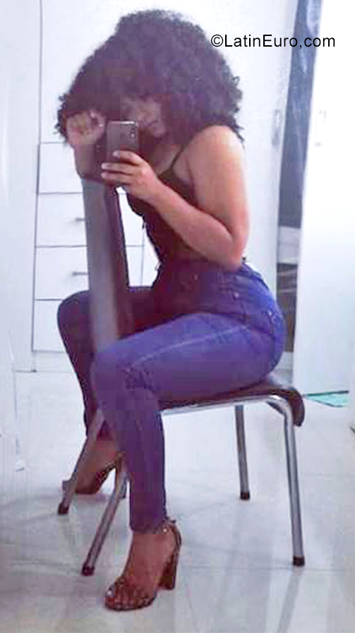 Date this passionate Ecuador girl Ashon from Esmeraldas EC711