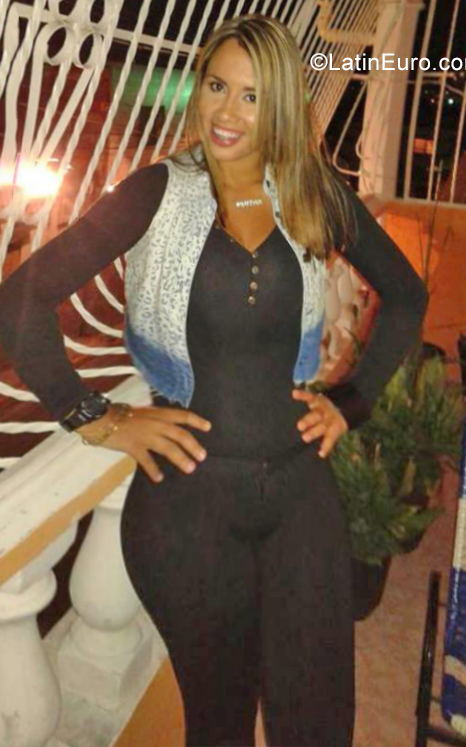 Date this georgeous Venezuela girl Anastasia from Caracas VE3708