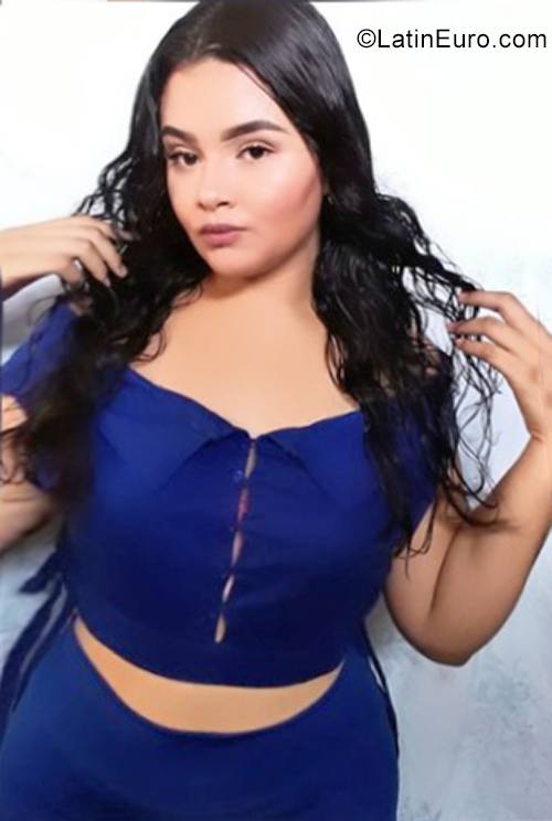 Date this voluptuous Nicaragua girl Mayerling from Leon NI275