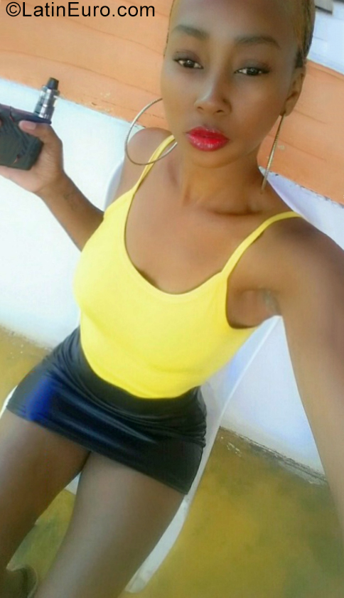 Date this lovely Dominican Republic girl Anyelina from Santo Domingo DO39274