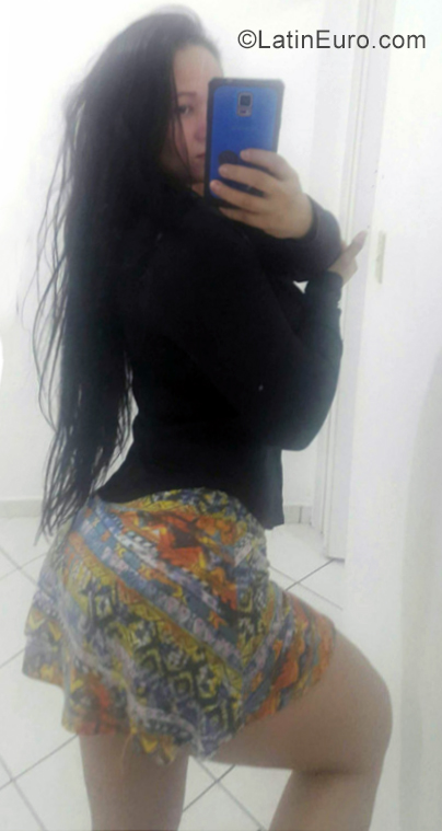 Date this foxy Brazil girl Leone from Sao Paulo BR12398