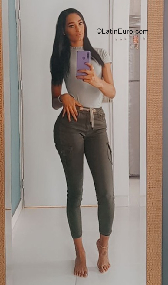 Date this tall Colombia girl Kelly from Cali CO29413