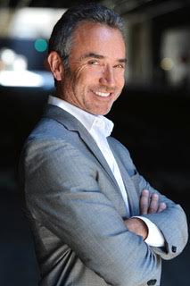 Date this happy United States man Doug from Los Angeles US21163