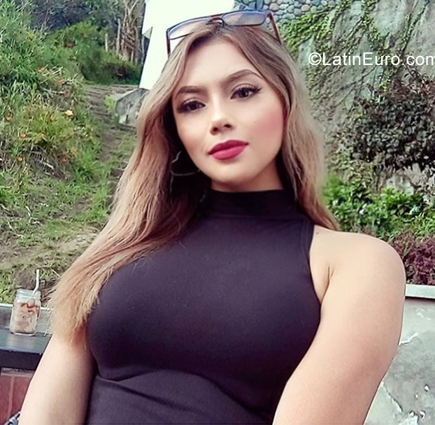 Date this athletic Ecuador girl Lucely from Quito EC904