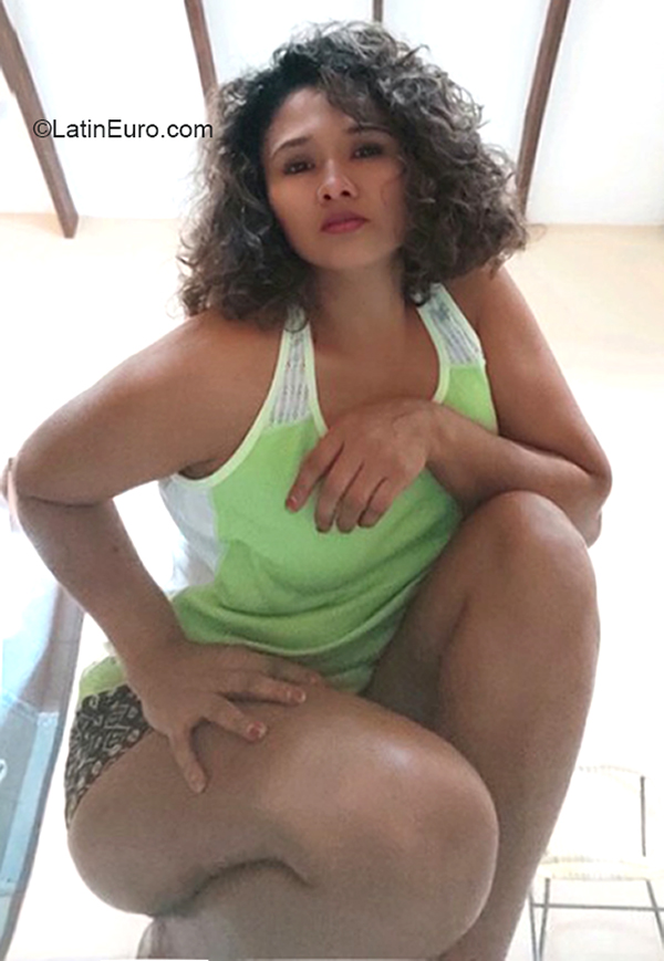 Date this georgeous Bolivia girl Gloria from Santa Cruz BO112