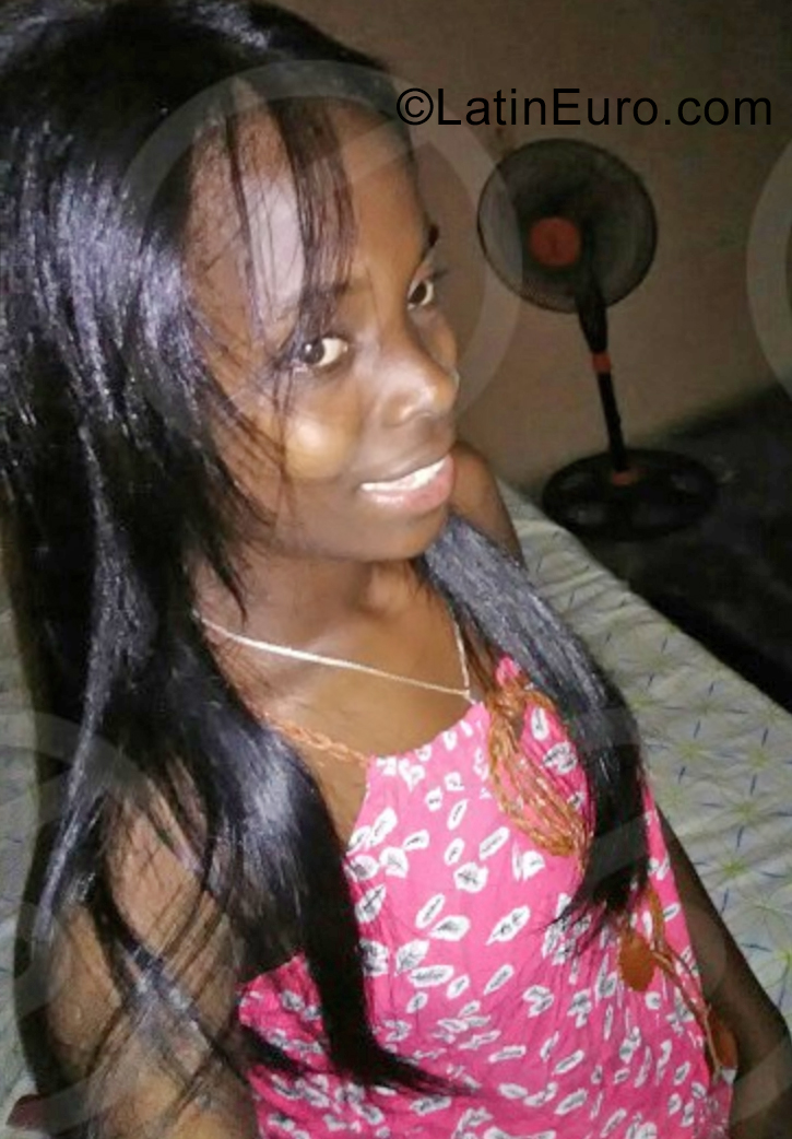Date this hot Dominican Republic girl Pamela from Santo Domingo DO39491