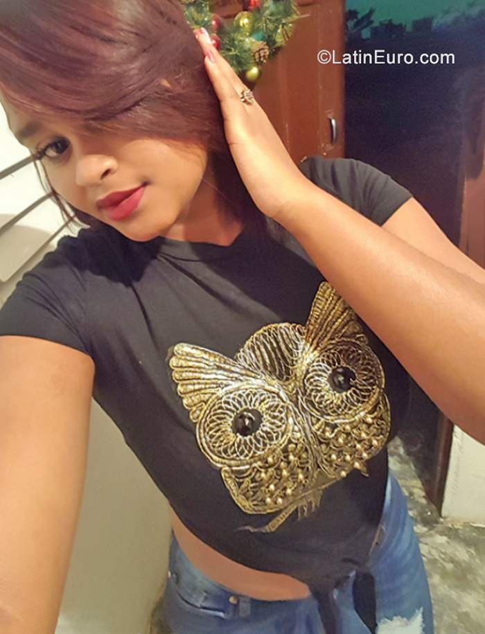 Date this stunning Dominican Republic girl Anyi from Santo Domingo DO39509