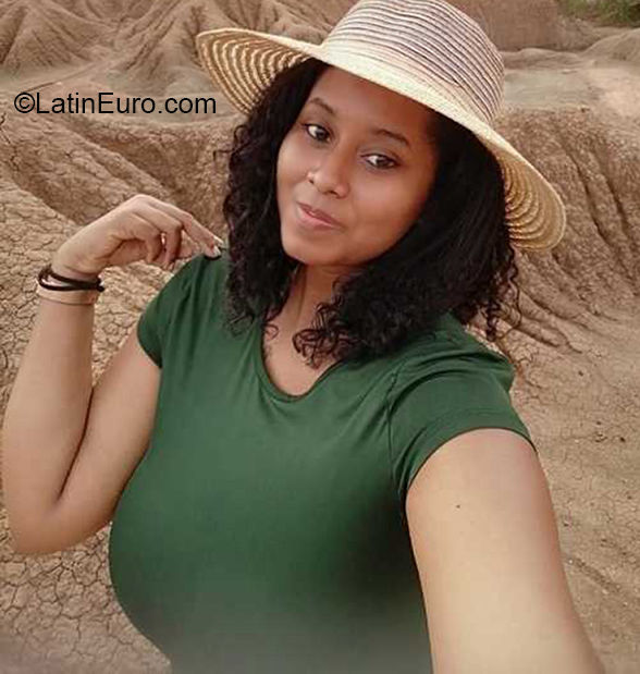 Date this hot Colombia girl Andrea from Jamundi CO31019