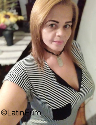Date this beautiful Venezuela girl Carlina from Valencia VE3848