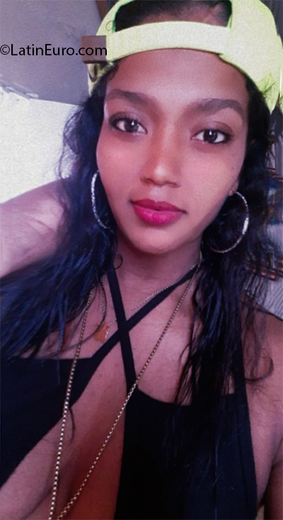 Date this lovely Dominican Republic girl Alysha from Santiago DO39624