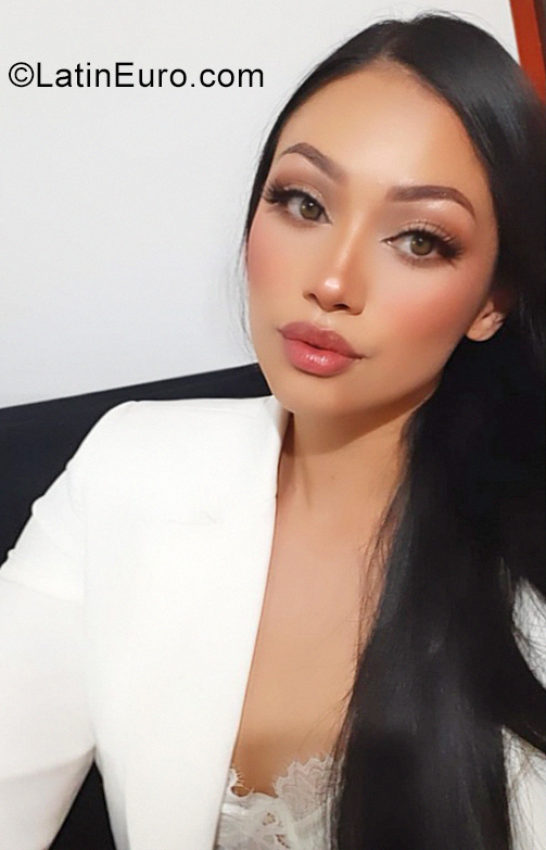 Date this charming Colombia girl Karla from Bogota CO29897