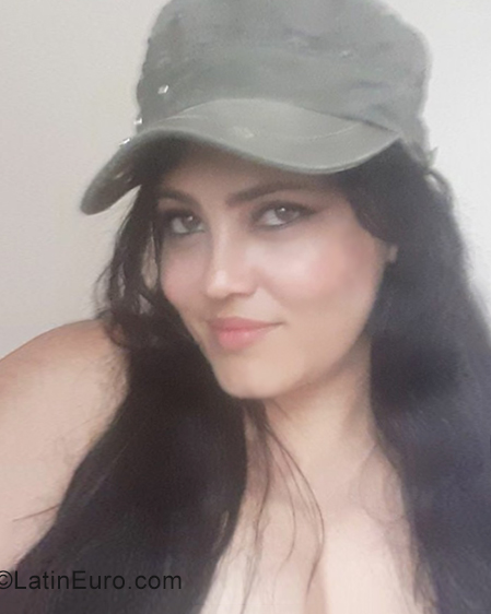 Date this voluptuous Ecuador girl Nahila from Guayaquil EC787
