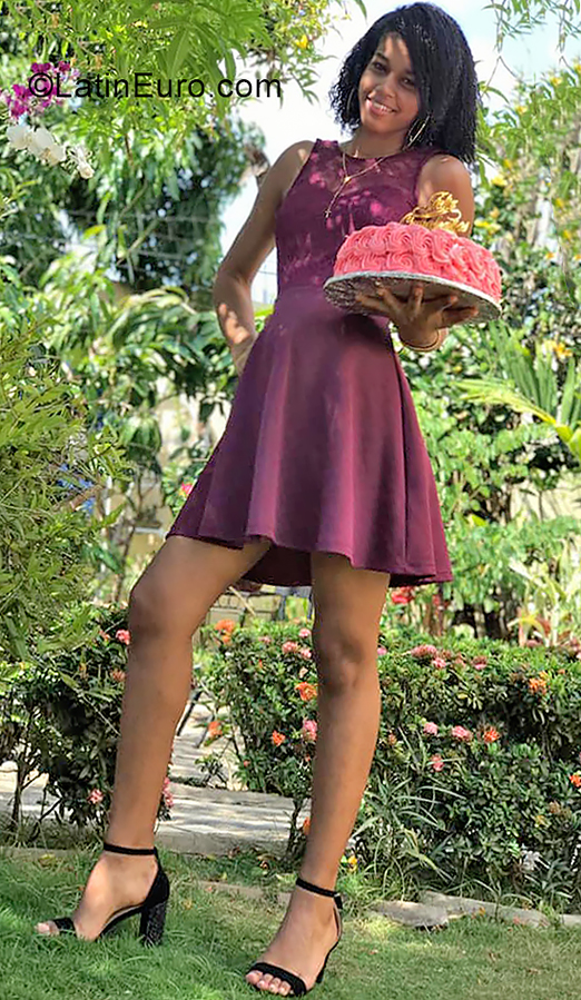 Date this voluptuous Dominican Republic girl Alaisha from Dajabon DO39657