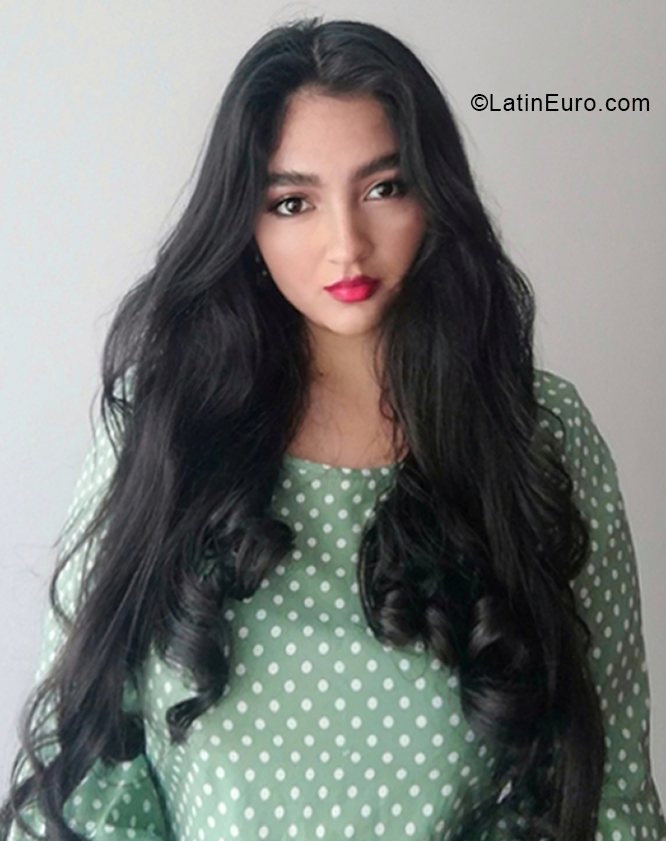 Date this sultry Colombia girl Laura from Popayán CO29927