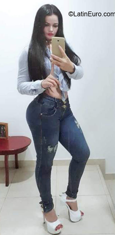 Date this stunning Colombia girl Aura from Palmira CO30181
