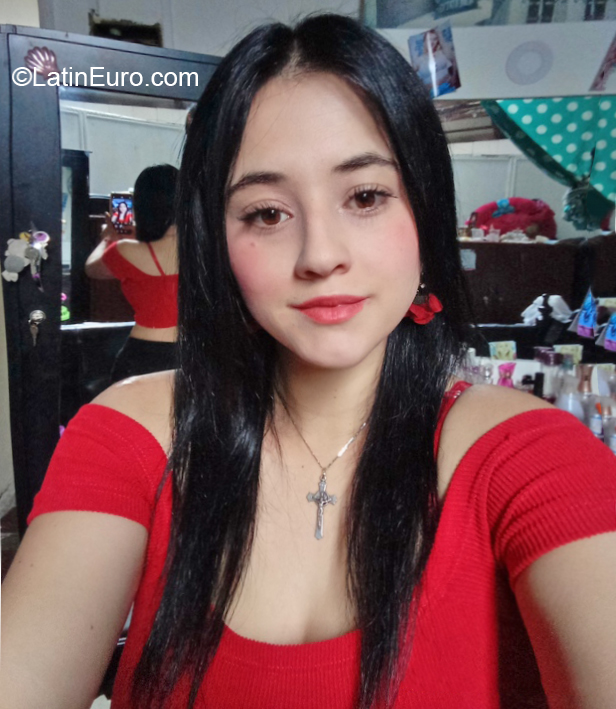Date this hard body Colombia girl Cristina from Manizales CO29935