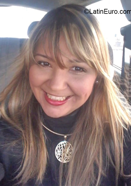 Date this lovely Venezuela girl Yngrid from Cagua VE3880