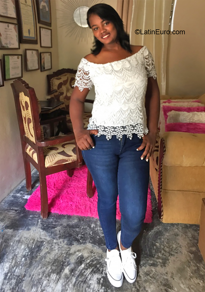 Date this tall Dominican Republic girl Heidy payano from Santo Domingo DO39673