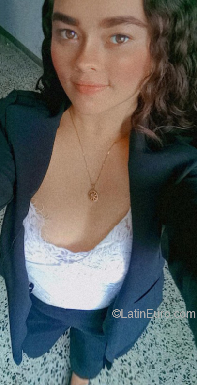 Date this nice looking Colombia girl Daniela from Cali CO29962