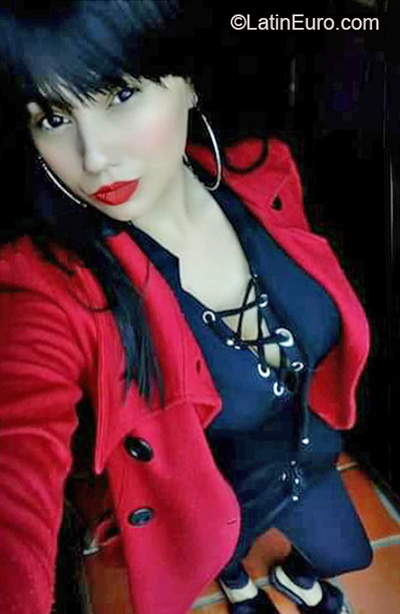 Date this attractive Venezuela girl Lorena Mndez from Caracas VE3892