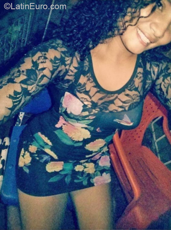 Date this nice looking Colombia girl Eliana from Barranquilla CO30033