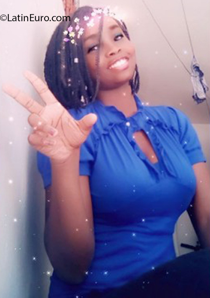 Date this gorgeous Dominican Republic girl Nandy from Santiago DO39755