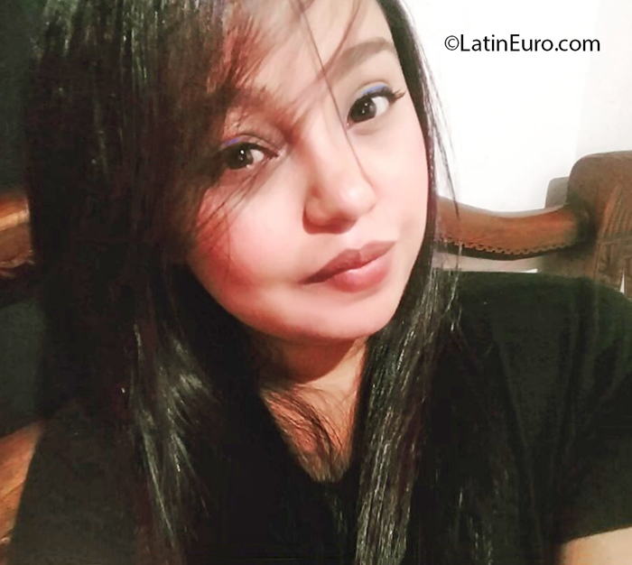 Date this attractive Colombia girl Luisa from Medellin CO30106