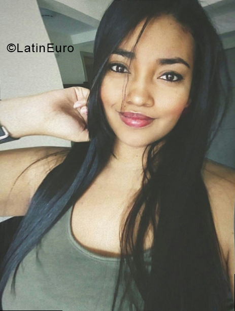 Date this good-looking Colombia girl Desireth from Sabaneta CO30153