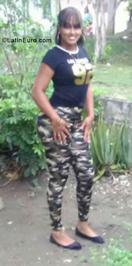 Date this passionate Dominican Republic girl Ingrid from Santo Domingo DO39811