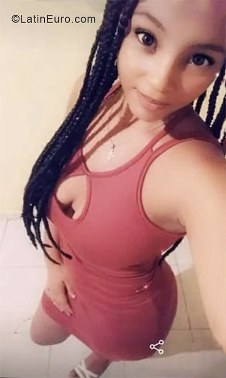 Date this foxy Dominican Republic girl Nicole from Santo Domingo DO39815