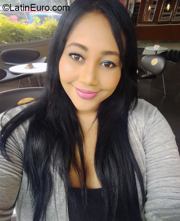 Date this good-looking Colombia girl Lorelay from Bogota CO30251