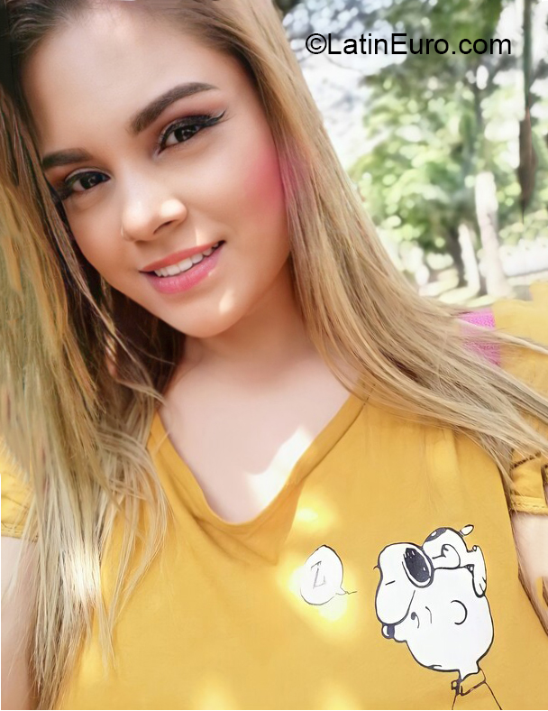 Date this attractive Colombia girl Valentina from Cali CO31292
