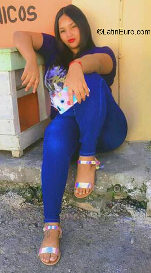 Date this athletic Dominican Republic girl Estefany from Santiago DO39849