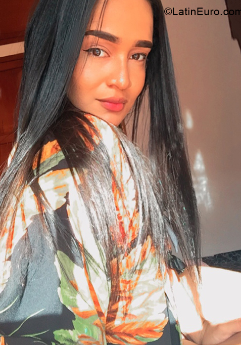 Date this fun Colombia girl Delanis from Cartagena CO30311