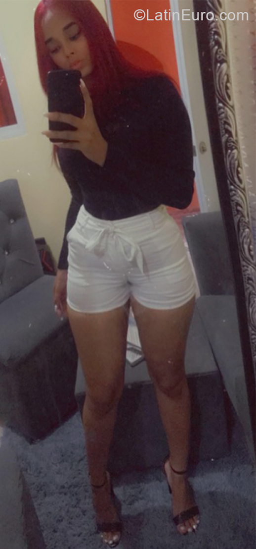 Date this stunning Dominican Republic girl Malia from Santo Domingo DO39891