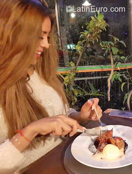 Date this happy Italy girl Adriana from Milan IT348